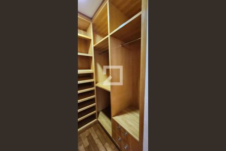 Apartamento para alugar com 200m², 4 quartos e 3 vagasCloset da suíte