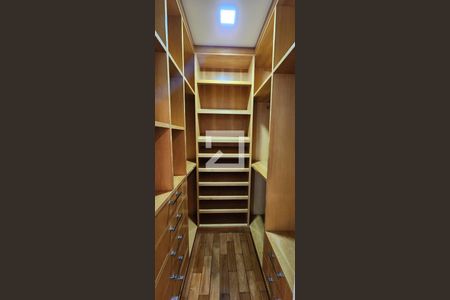 Apartamento para alugar com 200m², 4 quartos e 3 vagasCloset da suíte