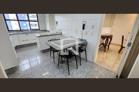 Apartamento para alugar com 200m², 4 quartos e 3 vagasCozinha