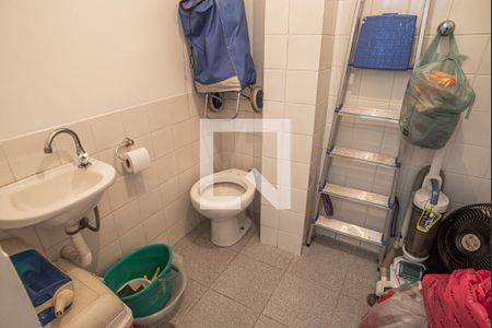 Apartamento à venda com 100m², 2 quartos e sem vaga Apartamento à venda com 100m², 2 quartos e sem vagaBanheiro de Serviço