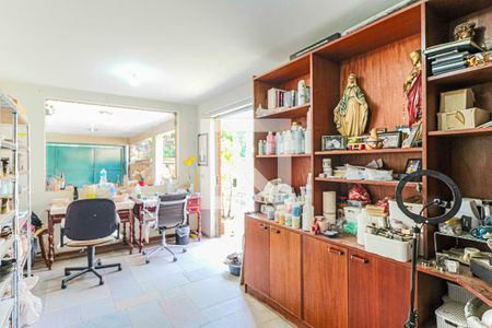 Casa à venda com 550m², 5 quartos e 4 vagas Casa à venda com 550m², 5 quartos e 4 vagasEscritório