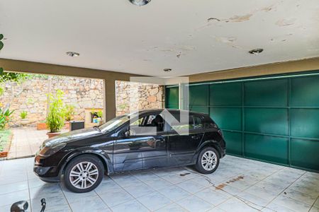 Casa à venda com 550m², 5 quartos e 4 vagas Casa à venda com 550m², 5 quartos e 4 vagasGaragem 02