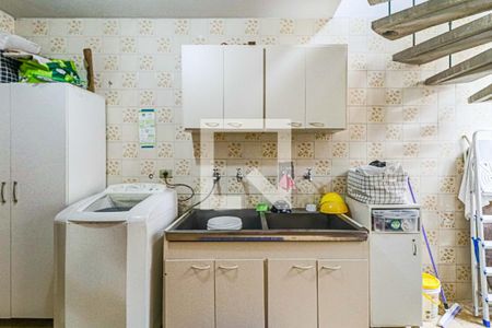 Casa à venda com 550m², 5 quartos e 4 vagas Casa à venda com 550m², 5 quartos e 4 vagasLavanderia