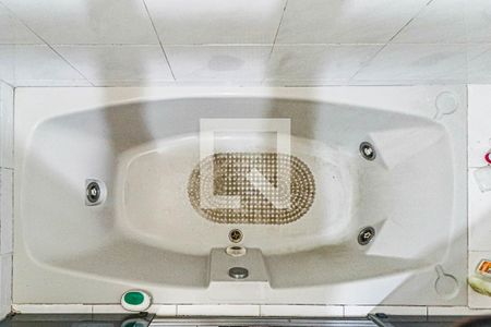 Casa à venda com 550m², 5 quartos e 4 vagas Casa à venda com 550m², 5 quartos e 4 vagasBanheiro social