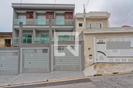 Casa à venda com 210m², 3 quartos e 4 vagas Casa à venda com 210m², 3 quartos e 4 vagasFachada