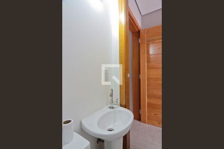 Casa à venda com 210m², 3 quartos e 4 vagas Casa à venda com 210m², 3 quartos e 4 vagasÁrea externa - lavabo