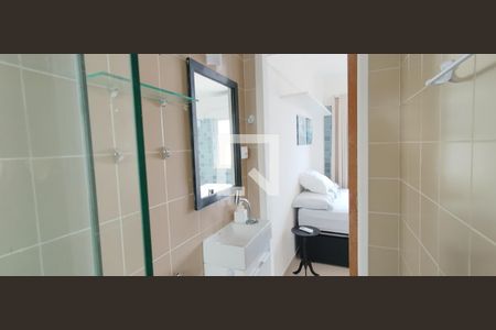 Banheiro de apartamento para alugar com 1 quarto, 42m² em Costa Azul, Salvador