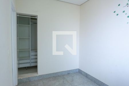 Casa de condomínio à venda com 580m², 4 quartos e 5 vagasQuarto de Serviço