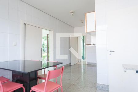 Casa de condomínio à venda com 580m², 4 quartos e 5 vagascozinha