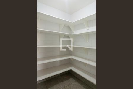 Casa de condomínio à venda com 580m², 4 quartos e 5 vagasDespensa