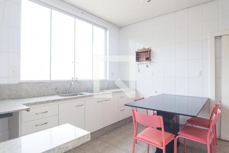 Casa de condomínio à venda com 580m², 4 quartos e 5 vagascozinha