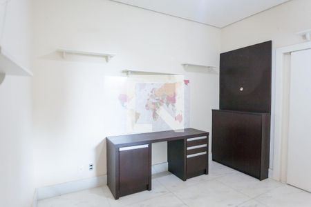 Casa de condomínio à venda com 580m², 4 quartos e 5 vagasEscritório