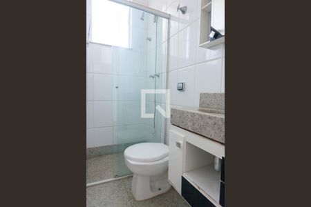 Casa de condomínio à venda com 580m², 4 quartos e 5 vagasBanheiro de serviço