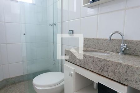 Casa de condomínio à venda com 580m², 4 quartos e 5 vagasBanheiro de serviço