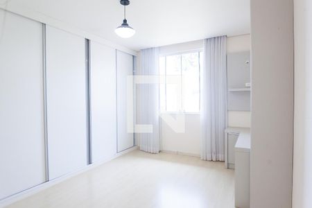 Casa de condomínio à venda com 580m², 4 quartos e 5 vagasquarto 1