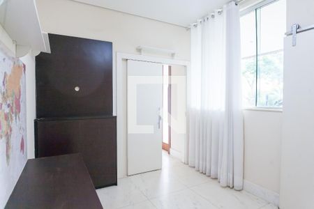 Casa de condomínio à venda com 580m², 4 quartos e 5 vagasEscritório