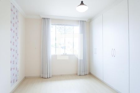 Casa de condomínio à venda com 580m², 4 quartos e 5 vagasquarto 2