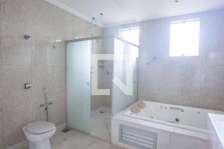 Casa de condomínio à venda com 580m², 4 quartos e 5 vagasbanheiro suite