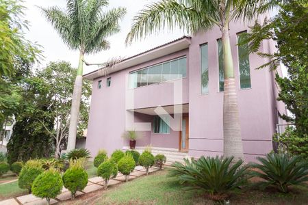 Casa de condomínio à venda com 580m², 4 quartos e 5 vagasfachada