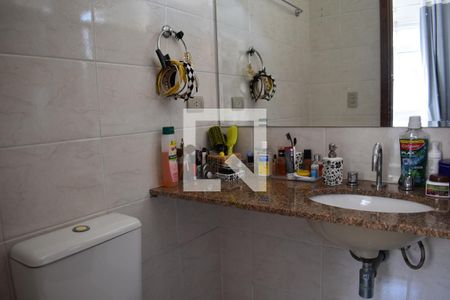 Banheiro da suíte de apartamento para alugar com 2 quartos, 60m² em Vista Alegre, Curitiba
