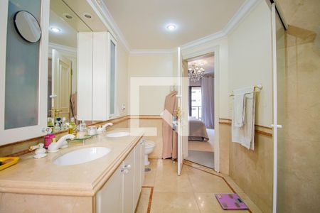 Apartamento à venda com 276m², 4 quartos e 4 vagasBanheiro da Suíte 4