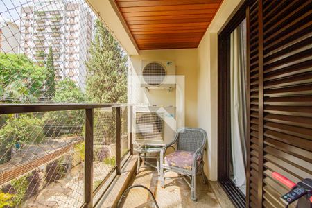 Apartamento à venda com 276m², 4 quartos e 4 vagasVaranda da Suíte 4