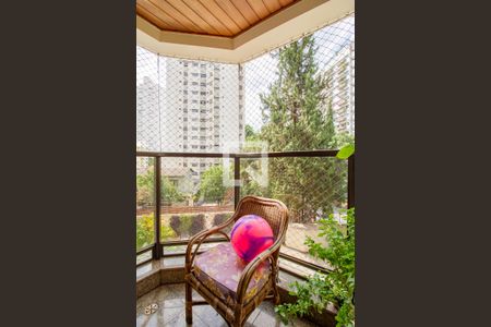 Apartamento à venda com 276m², 4 quartos e 4 vagasVaranda da Suíte 2