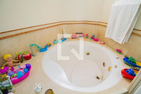 Apartamento à venda com 276m², 4 quartos e 4 vagasBanheiro da Suíte 4