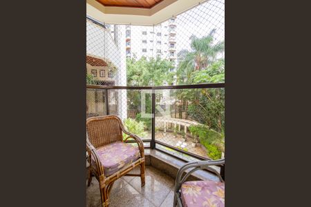 Apartamento à venda com 276m², 4 quartos e 4 vagasVaranda da Suíte 3