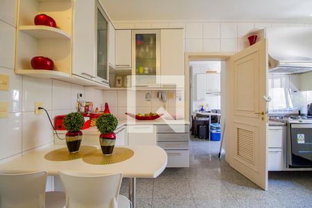 Apartamento à venda com 276m², 4 quartos e 4 vagasCozinha