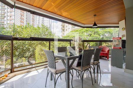 Apartamento à venda com 276m², 4 quartos e 4 vagasVaranda da Sala