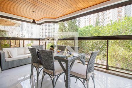 Apartamento à venda com 276m², 4 quartos e 4 vagasVaranda da Sala