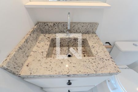 Banheiro de kitnet/studio para alugar com 1 quarto, 25m² em Bela Vista, São Paulo