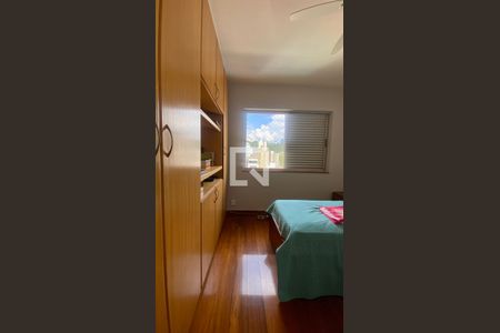 Apartamento à venda com 420m², 4 quartos e 4 vagas Apartamento à venda com 420m², 4 quartos e 4 vagasQuarto