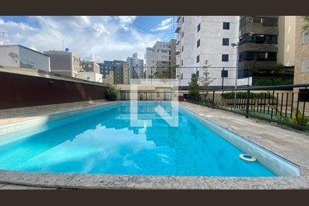 Apartamento à venda com 420m², 4 quartos e 4 vagas Apartamento à venda com 420m², 4 quartos e 4 vagasÁrea comum - Piscina