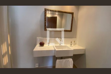 Apartamento à venda com 420m², 4 quartos e 4 vagas Apartamento à venda com 420m², 4 quartos e 4 vagasBanheiro social 2