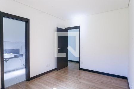 suite 1 de casa de condomínio à venda com 4 quartos, 350m² em Vereda das Gerais, Nova Lima