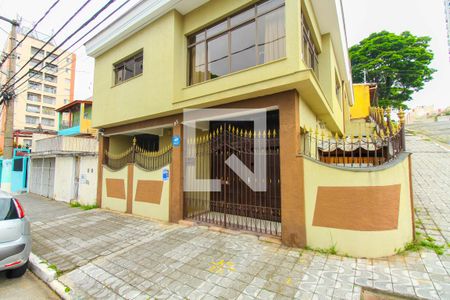 Casa para alugar com 200m², 3 quartos e 2 vagas Casa para alugar com 200m², 3 quartos e 2 vagasFachada