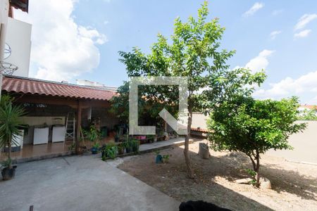 Casa à venda com 242m², 2 quartos e 6 vagasÁrea de Serviço