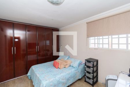 Casa à venda com 242m², 2 quartos e 6 vagasSuite