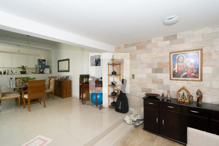 Sala de TV de casa à venda com 2 quartos, 242m² em Amazonas, Contagem