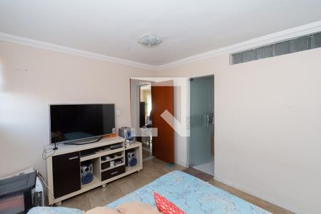 Casa à venda com 242m², 2 quartos e 6 vagasSuite