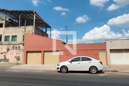 Casa à venda com 242m², 2 quartos e 6 vagasFachada