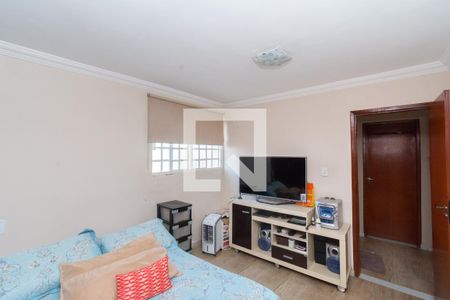 Casa à venda com 242m², 2 quartos e 6 vagasSuite