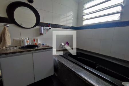 Casa de condomínio para alugar com 300m², 3 quartos e 1 vaga Casa de condomínio para alugar com 300m², 3 quartos e 1 vagaBanheiro 1
