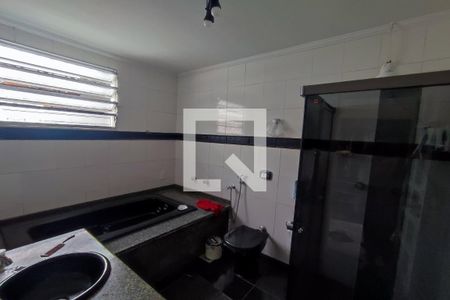 Casa de condomínio para alugar com 300m², 3 quartos e 1 vaga Casa de condomínio para alugar com 300m², 3 quartos e 1 vagaBanheiro 1