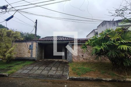 Casa de condomínio para alugar com 300m², 3 quartos e 1 vaga Casa de condomínio para alugar com 300m², 3 quartos e 1 vagaFachada