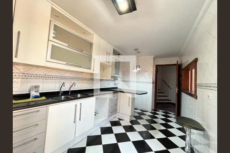 Casa à venda com 180m², 3 quartos e 2 vagas Casa à venda com 180m², 3 quartos e 2 vagasCozinha