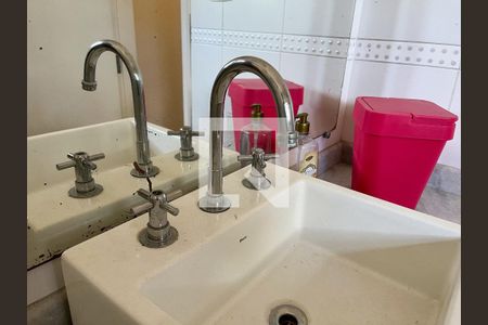 Casa à venda com 180m², 3 quartos e 2 vagas Casa à venda com 180m², 3 quartos e 2 vagasBanheiro da Suíte