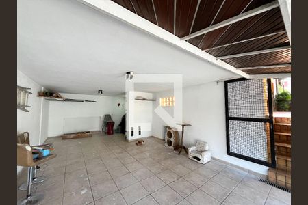 Casa à venda com 180m², 3 quartos e 2 vagas Casa à venda com 180m², 3 quartos e 2 vagasGaragem
